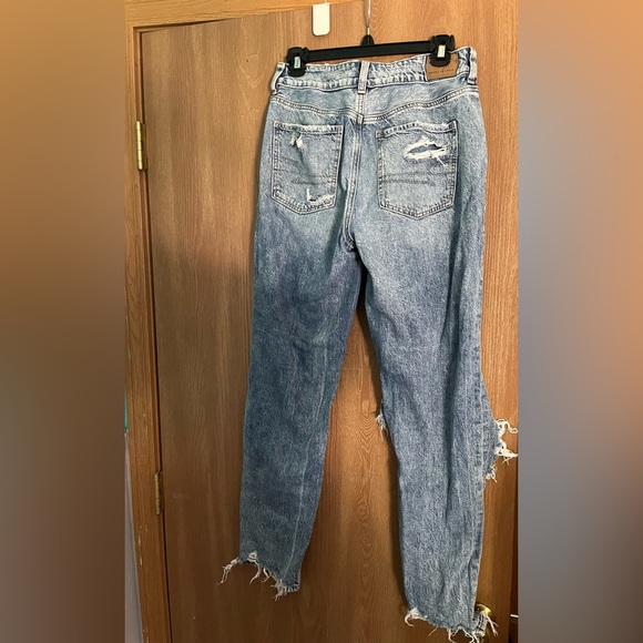 American eagle medium light wash distressed jeans, size 4 Long - Picture 4 of 4